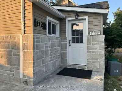 112 John Street, Barrie, On L4n 2k8