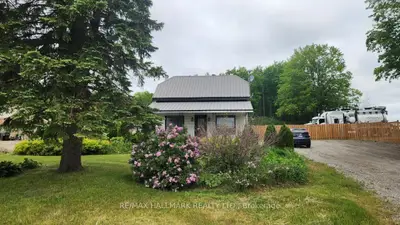 Detached in Springwater