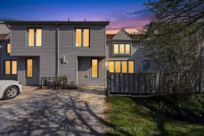 43 Trafalgar Road, Collingwood, On L9y 5g4