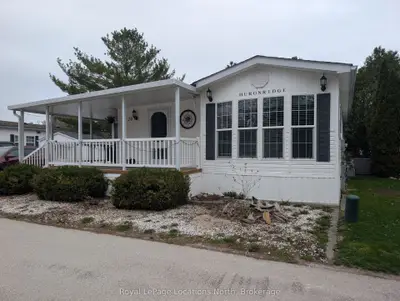 20 Topaz Street W, Wasaga Beach, On L9z 1x7