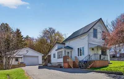 13 Centre Street, Penetanguishene, On L9m 1p1