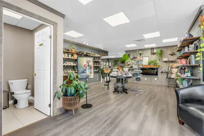 32 Matchedash Street N 101, Orillia, On L3v 4t5