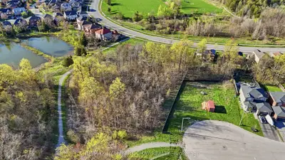 18 Prince Edward Place, Barrie, On L4m 7j5