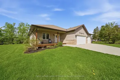 4 Keyzer Drive, Oro-medonte, On L3v 8n7