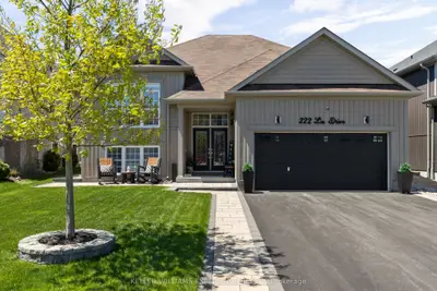 Detached in Clearview