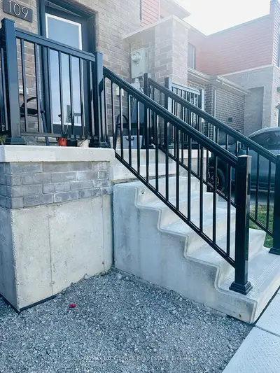 Condo Townhouse in Barrie