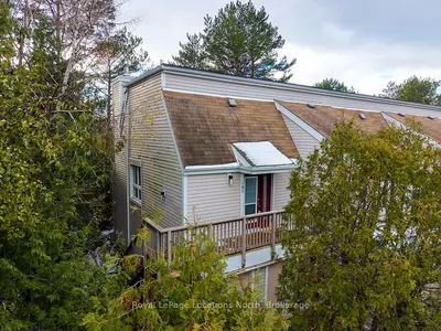 Condo Townhouse in Collingwood