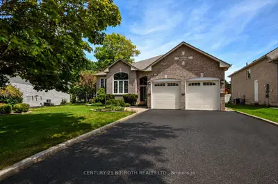 Detached in Wasaga Beach