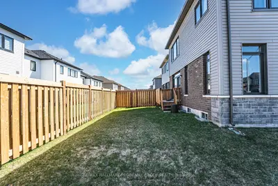 52 Durham Avenue, Barrie, On L9j 0w7