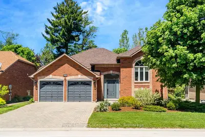 Detached in Wasaga Beach