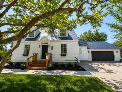 Detached in Clearview