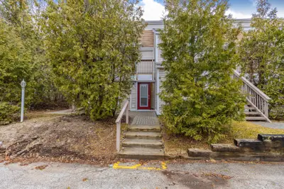 Condo Apartment in Collingwood