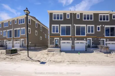 Att/Row/Townhouse in Wasaga Beach
