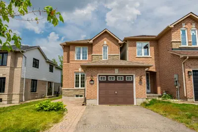 Att/Row/Townhouse in Barrie