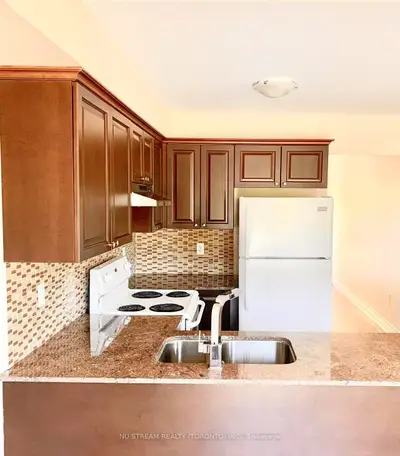 43 Madelaine Drive 4, Barrie, On L9j 0g8