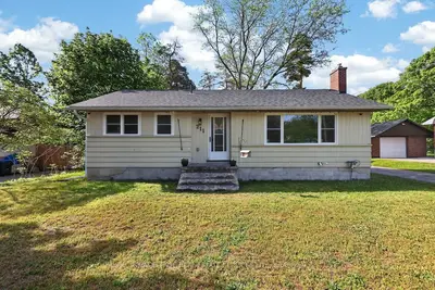 Detached in Clearview