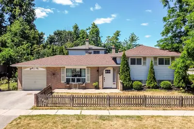 32 Lonsdale Place, Barrie, On L4m 4j1