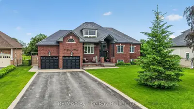 Detached in Wasaga Beach