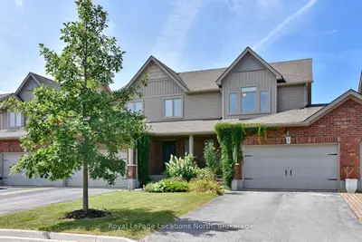 Att/Row/Townhouse in Collingwood
