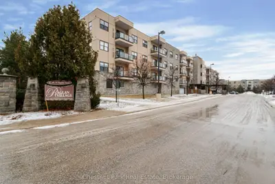 Condo Apartment in Collingwood