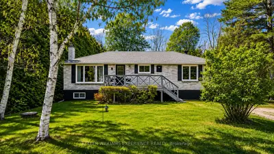 Detached in Springwater