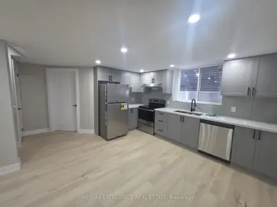 Detached in Wasaga Beach