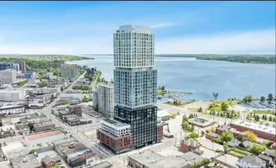 39 Mary St Street 2001, Barrie, On L4n 1s9