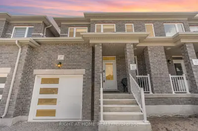 Att/Row/Townhouse in Wasaga Beach