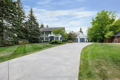 42 Lockhart Road, Collingwood, On L9y 2l3