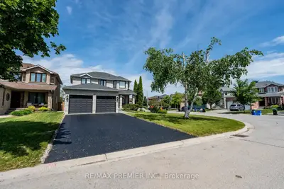 Detached in Barrie