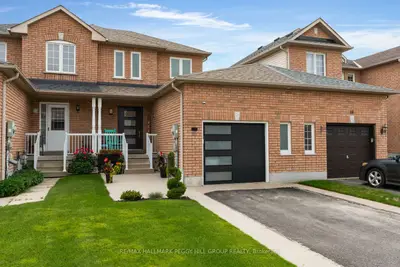 Att/Row/Townhouse in Barrie