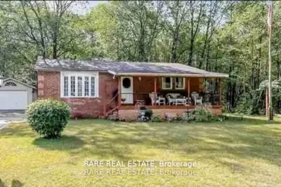 Detached in Wasaga Beach