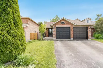 Att/Row/Townhouse in Barrie