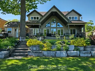 Detached in Wasaga Beach