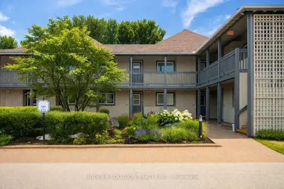 Condo Townhouse in Collingwood