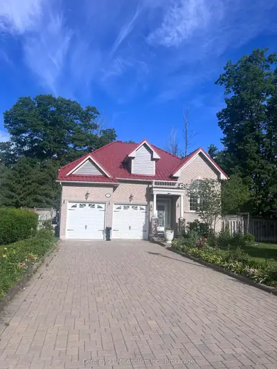 Detached in Wasaga Beach
