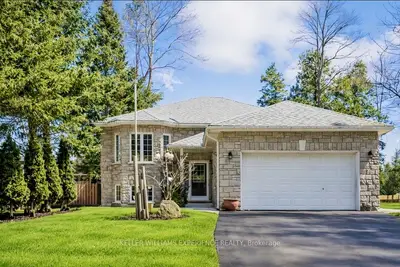 Detached in Wasaga Beach
