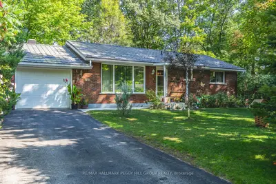 Detached in Wasaga Beach