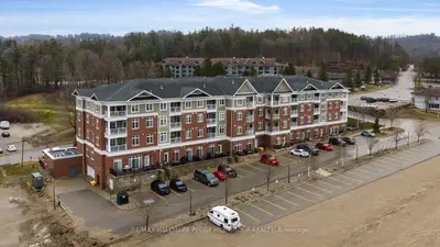 Condo Apartment in Oro-Medonte