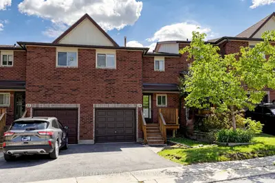 Condo Townhouse in Barrie