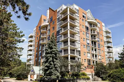 Condo Apartment in Collingwood