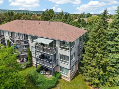 Condo Apartment in Collingwood
