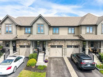 Att/Row/Townhouse in Collingwood