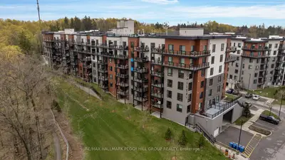 Condo Apartment in Barrie