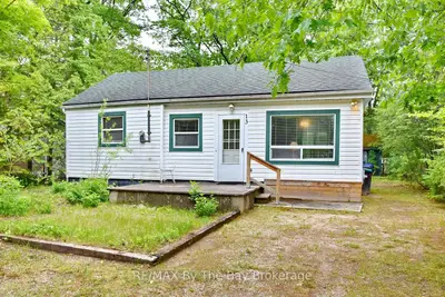 Detached in Wasaga Beach