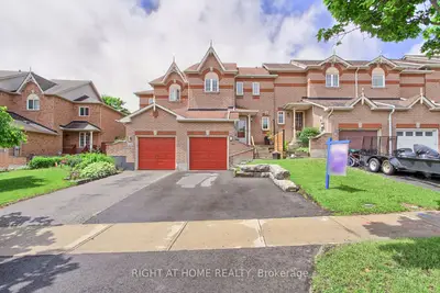 Att/Row/Townhouse in Barrie