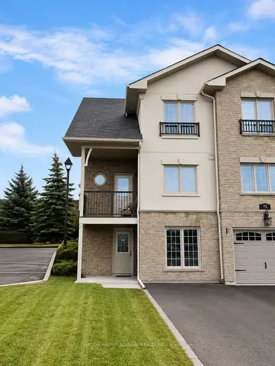 Att/Row/Townhouse in Barrie