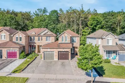 Att/Row/Townhouse in Barrie