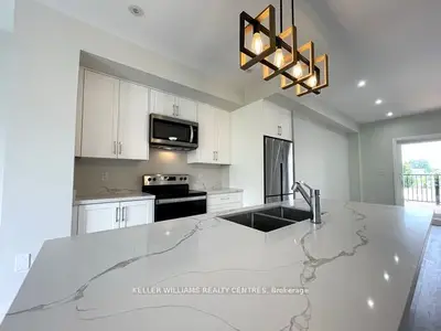 Att/Row/Townhouse in Barrie
