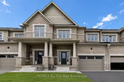 Att/Row/Townhouse in Wasaga Beach